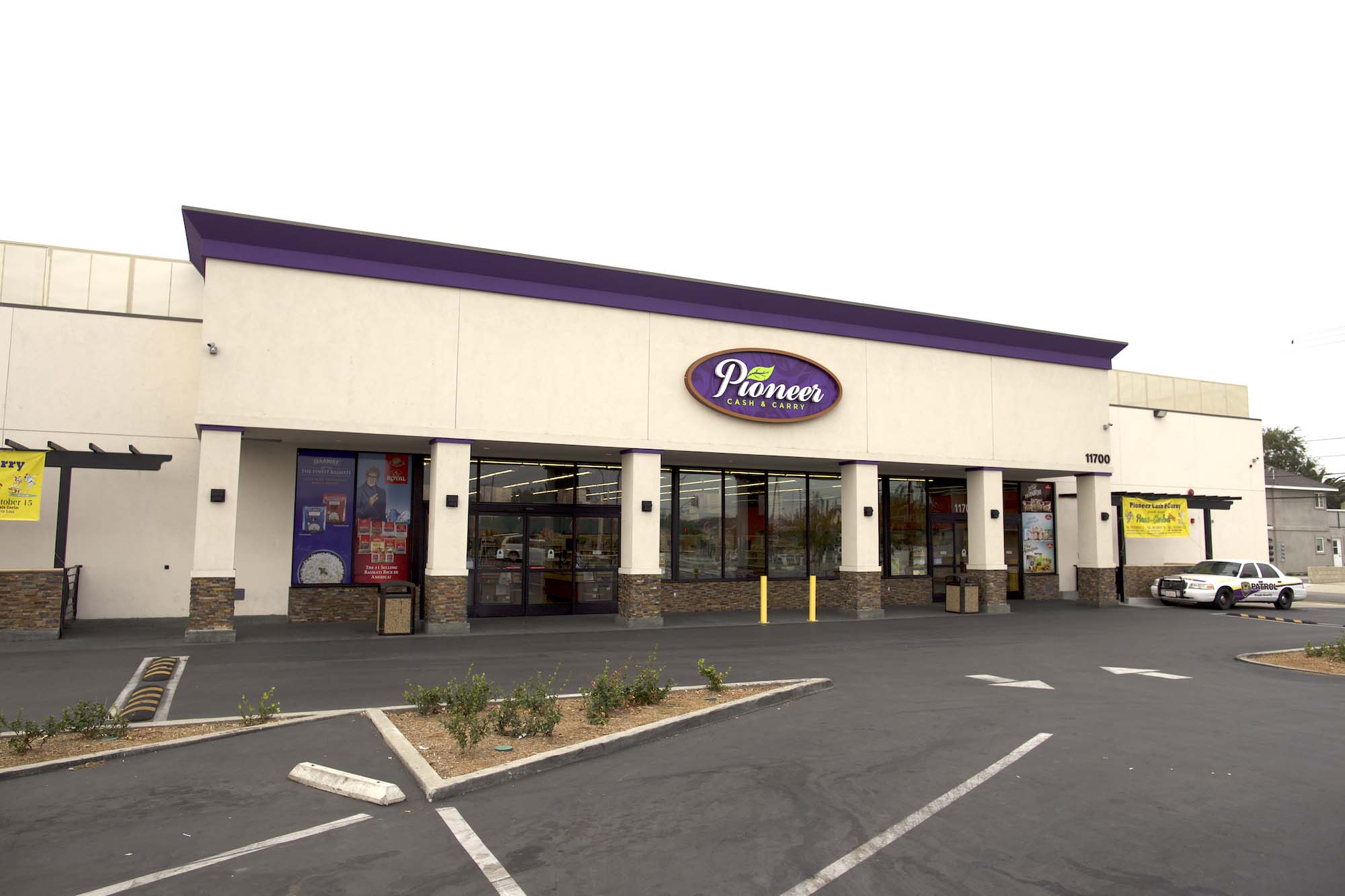 03image Pioneer Cash & Carry