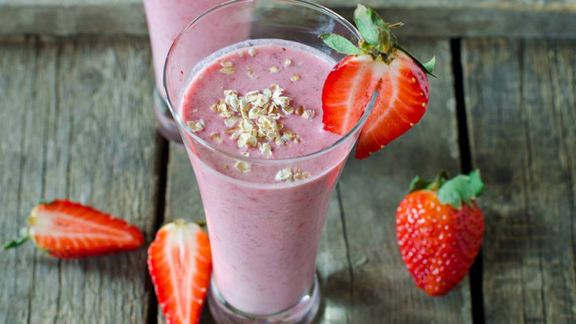 Easy Strawberry Lassi